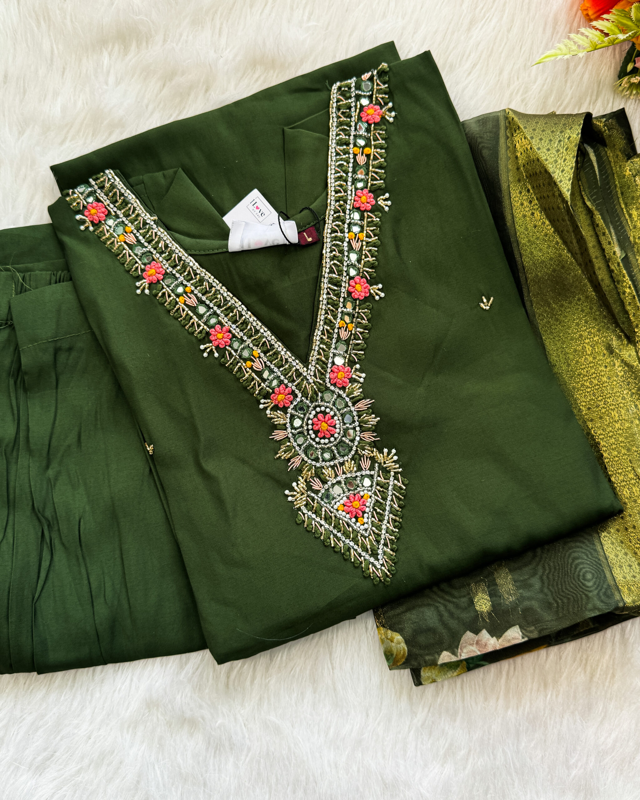 Distinctive Viscose Salwar Set