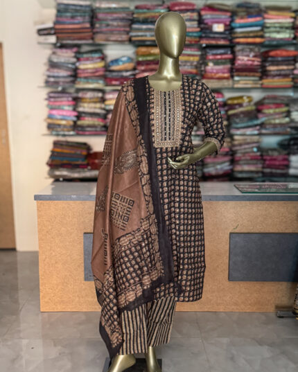 Attractive Cotton Salwar Suits For Women's