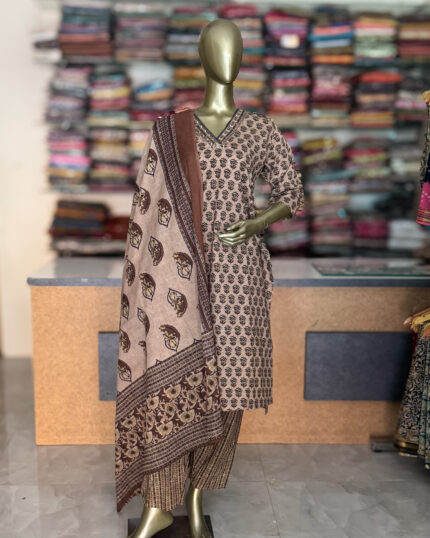 Ethnic Wear Cotton Salwar Suits For Women's